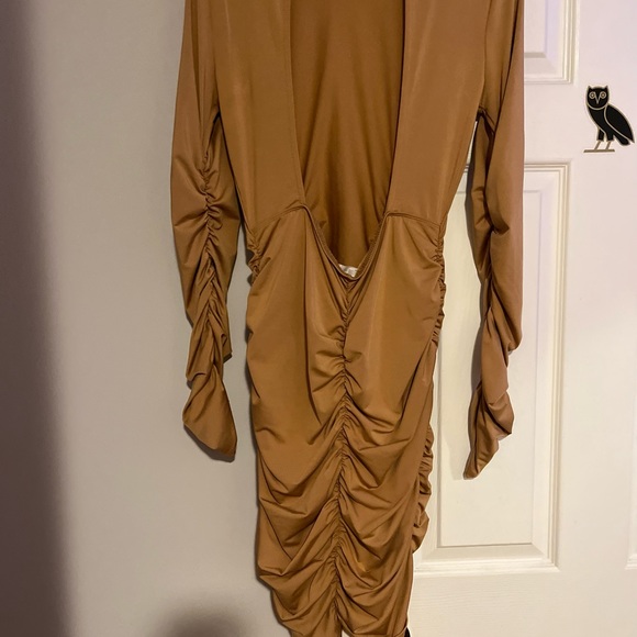 Nude long sleeve ruched dress - Picture 2 of 4
